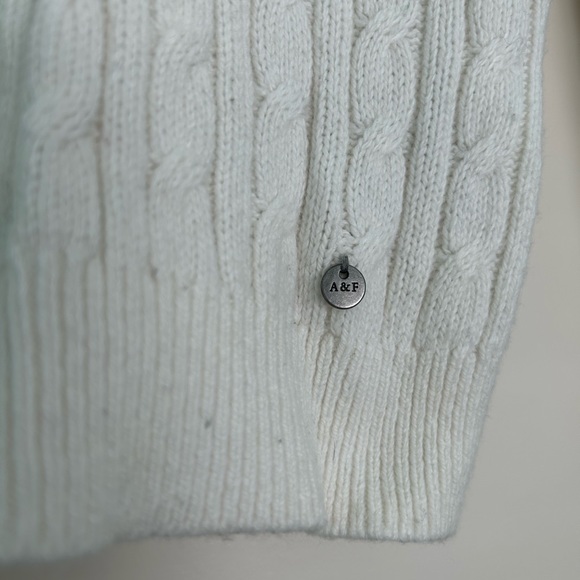 Vintage Abercrombie and Fitch cropped cable knit sweater - Picture 3 of 4